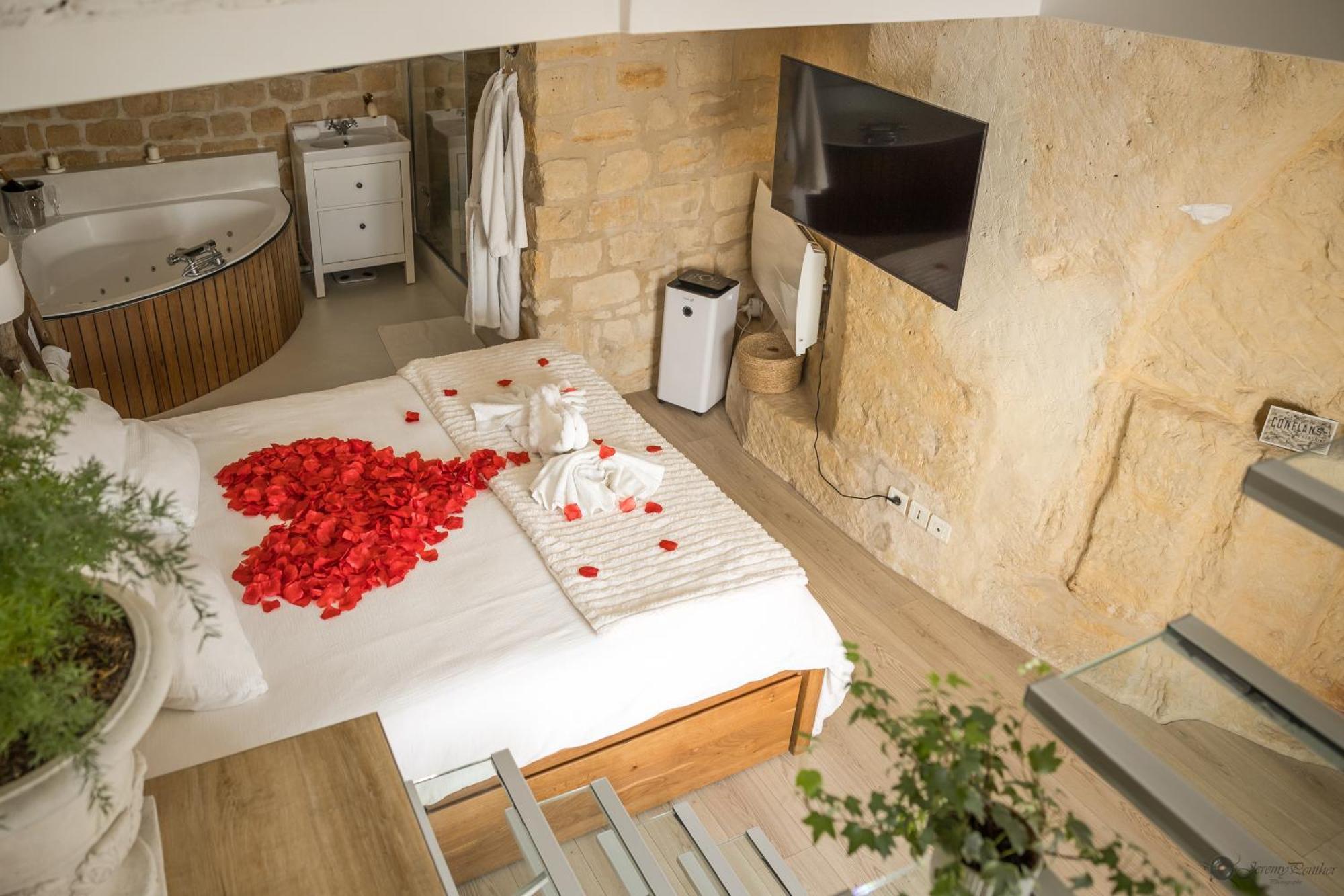 Ferienwohnung Chez Millouz - Triplex Semi-Troglodyte Pontoise Exterior foto